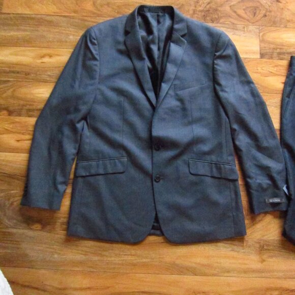 NWT- Mens Kenneth Cole Reaction Gray 2 Piece Suit Size 42R & Pants 32 X 32 - Picture 3 of 16